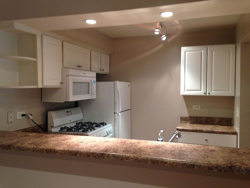 Kitchen with Breakfast Bar