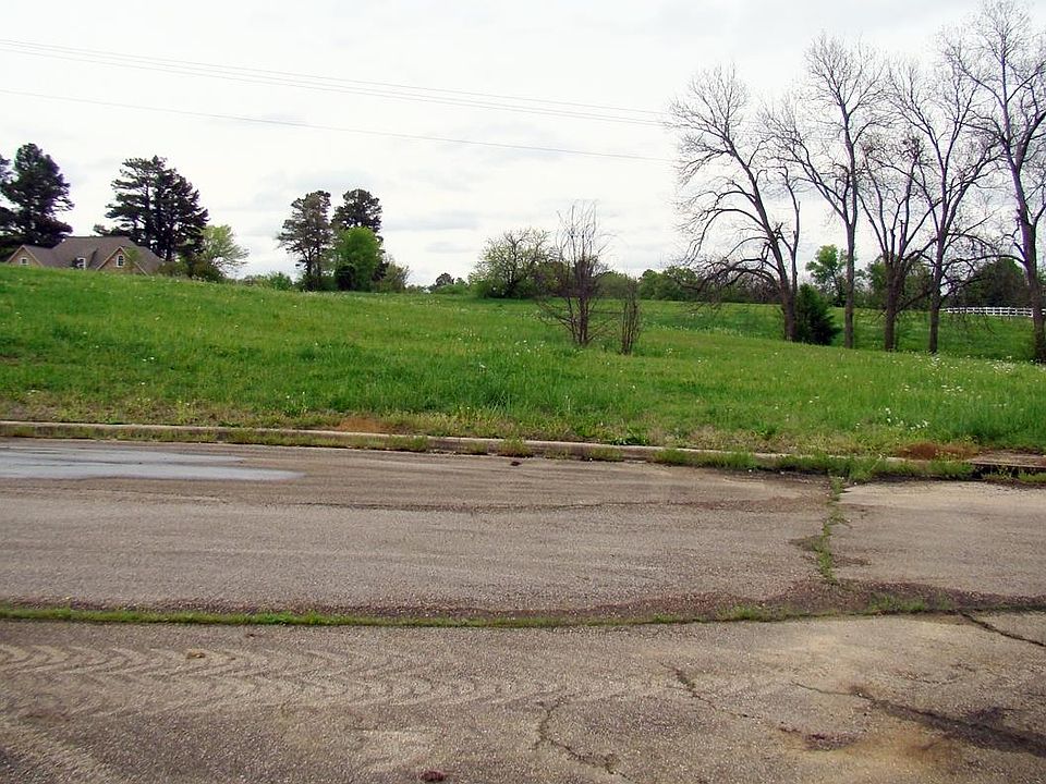 2nd image of 26 Spring Lake Dr