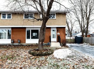 3 Farlane Blvd, Ottawa, ON K2E5H1