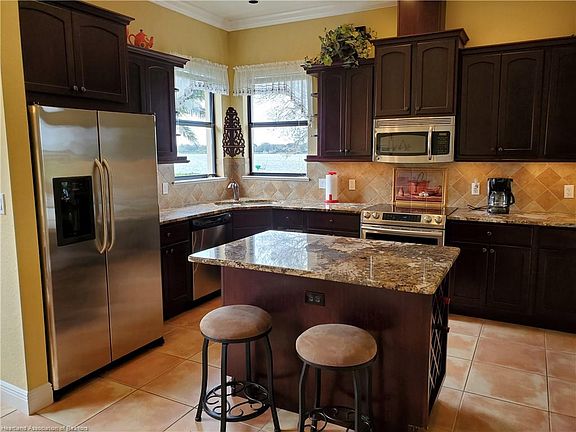 4th image of 32 Meadowlake Cir S