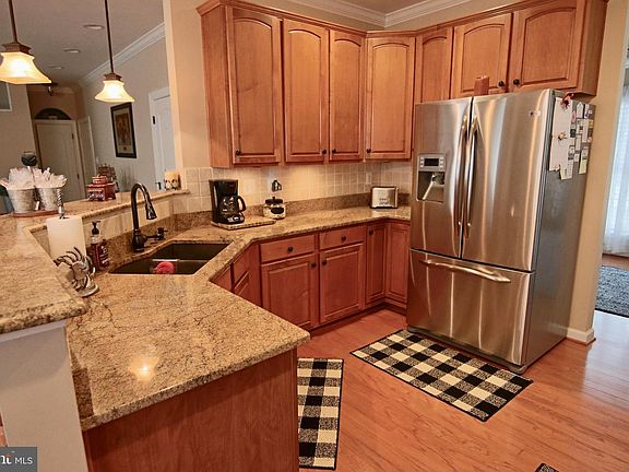 3rd image of 1263 Colonial Park Dr