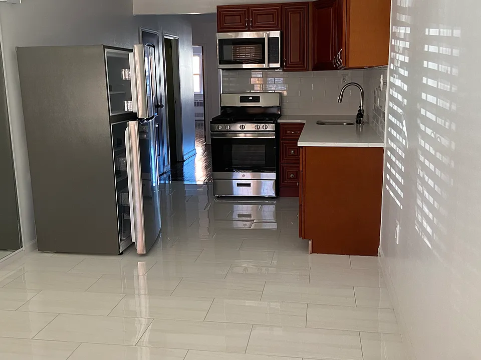1321 Blake Ave #1