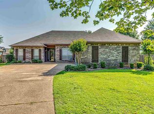 136 Middle Field Dr, Canton, MS 39046