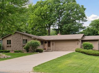 1698 Roxanna Ln, New Brighton, MN 55112