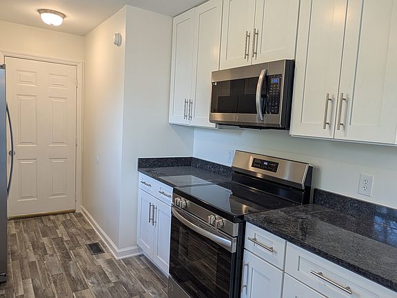 New glass top stove, over range microwave, dishwasher and French door fridge with icemaker and filtered water dispenser, stainless steel sink and garbage disposal.
