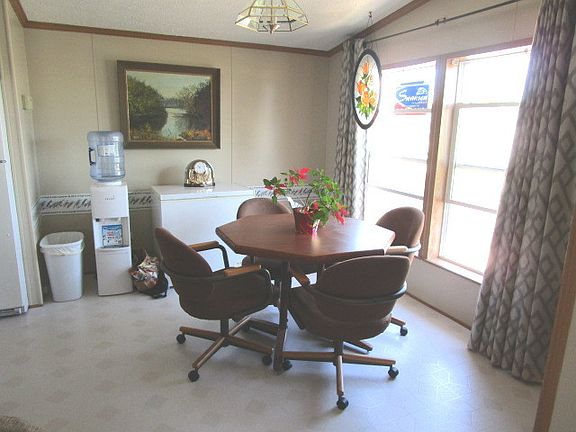 4th image of 883 Meadowlark Cir #A