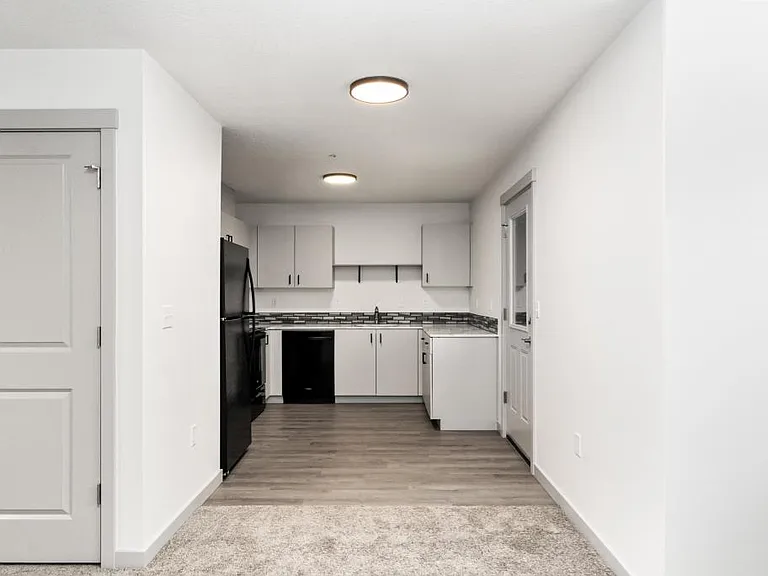 110 SW 7th St — Photo 13