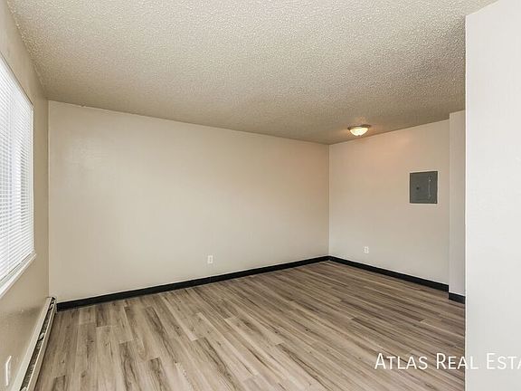 5th image of 1931 Henderson Ave #7