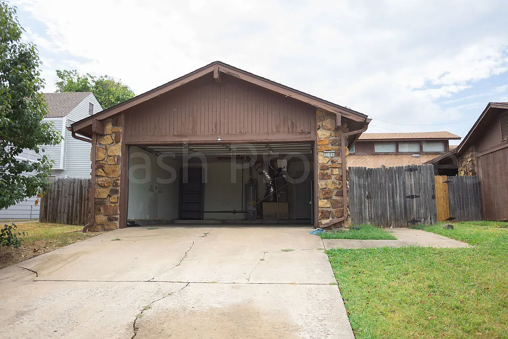 3 bed, 2.0 bath, 1475 sqft, $1,600 — Photo 3