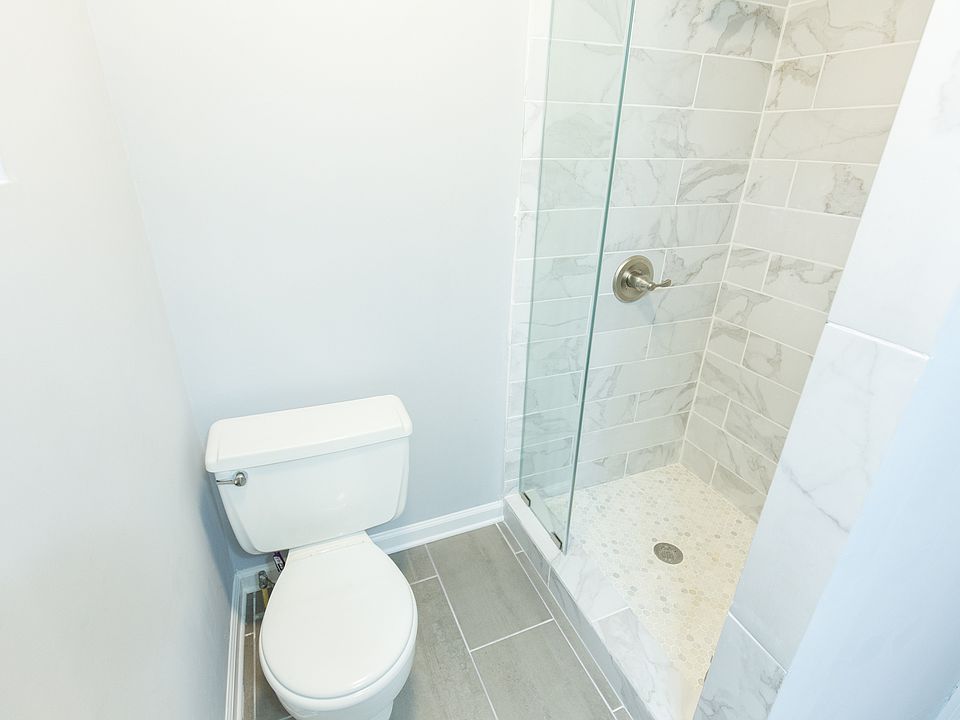 1st image of 165 Woods Dr NE