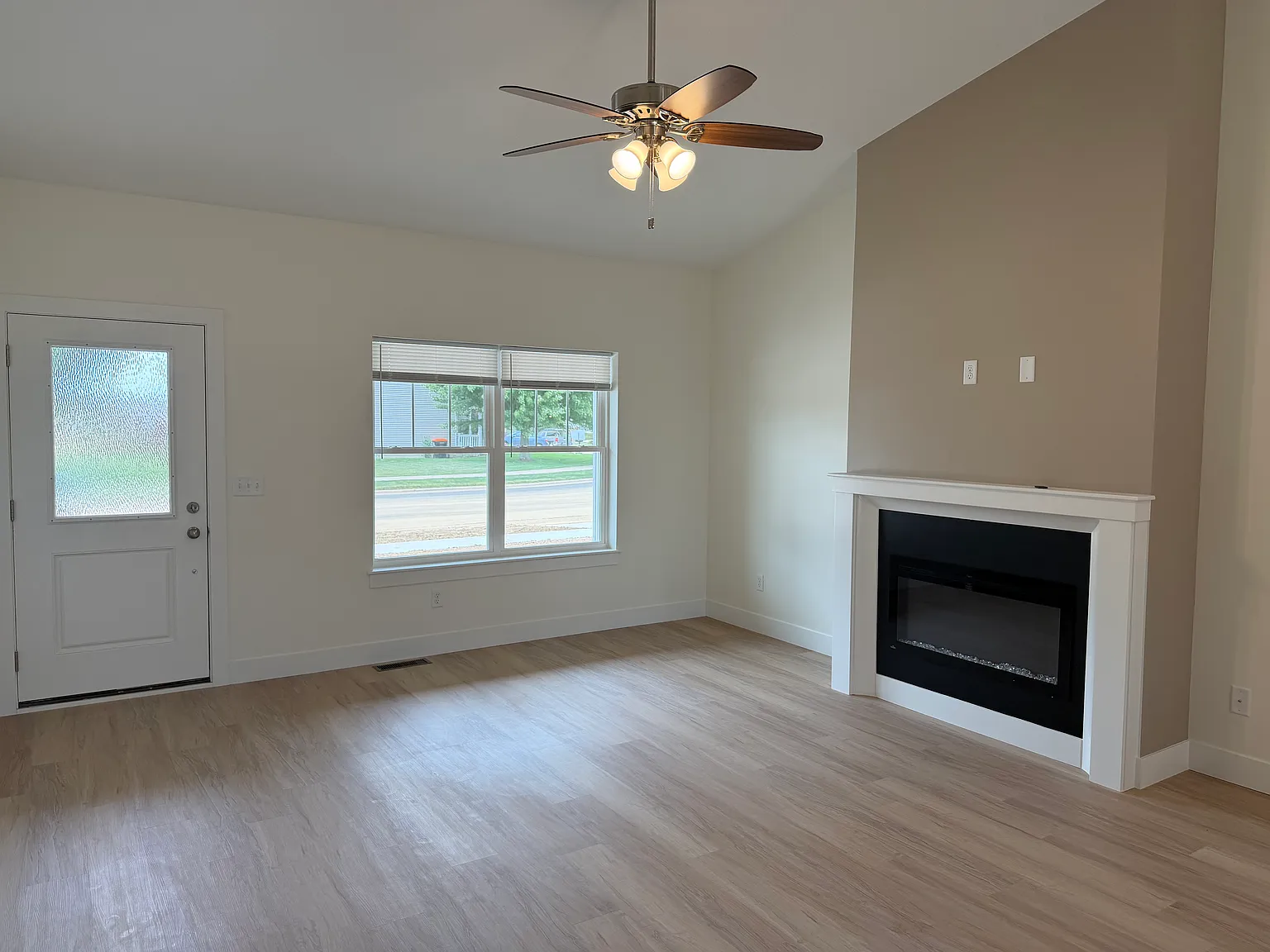 4 bed, 2350 sqft, $2,800 — Photo 4