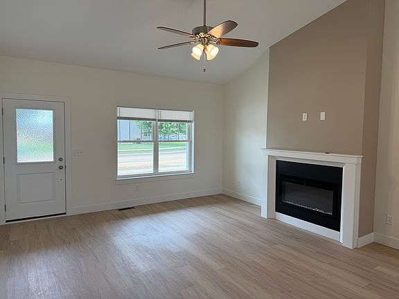4th image of 909 Mallard Way