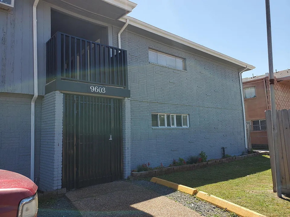 9603 Marlive Ln