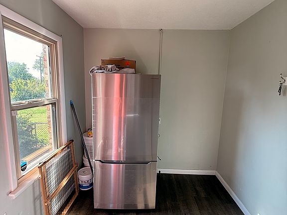 5th image of 3105 N Lindsay Ave