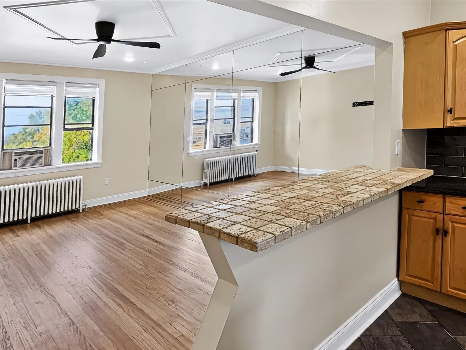 1100 Hundred Condominium — Photo 2