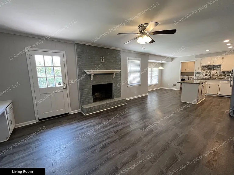 306 Lloydwood Dr — Photo 2