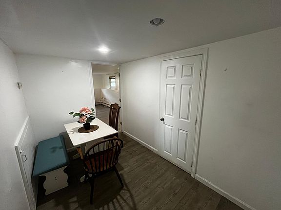 3rd image of 32 Taft Ave #Basement
