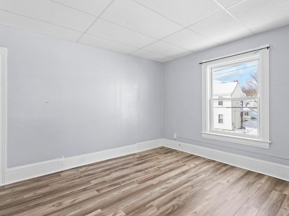 manchester-new-hampshire-74303983 picture