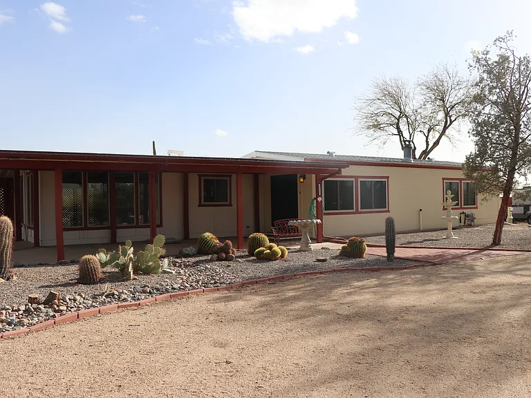 5301 E Tanglewood Cir — Photo 1