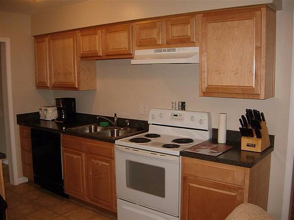 3rd image of 2 Greeneview Dr