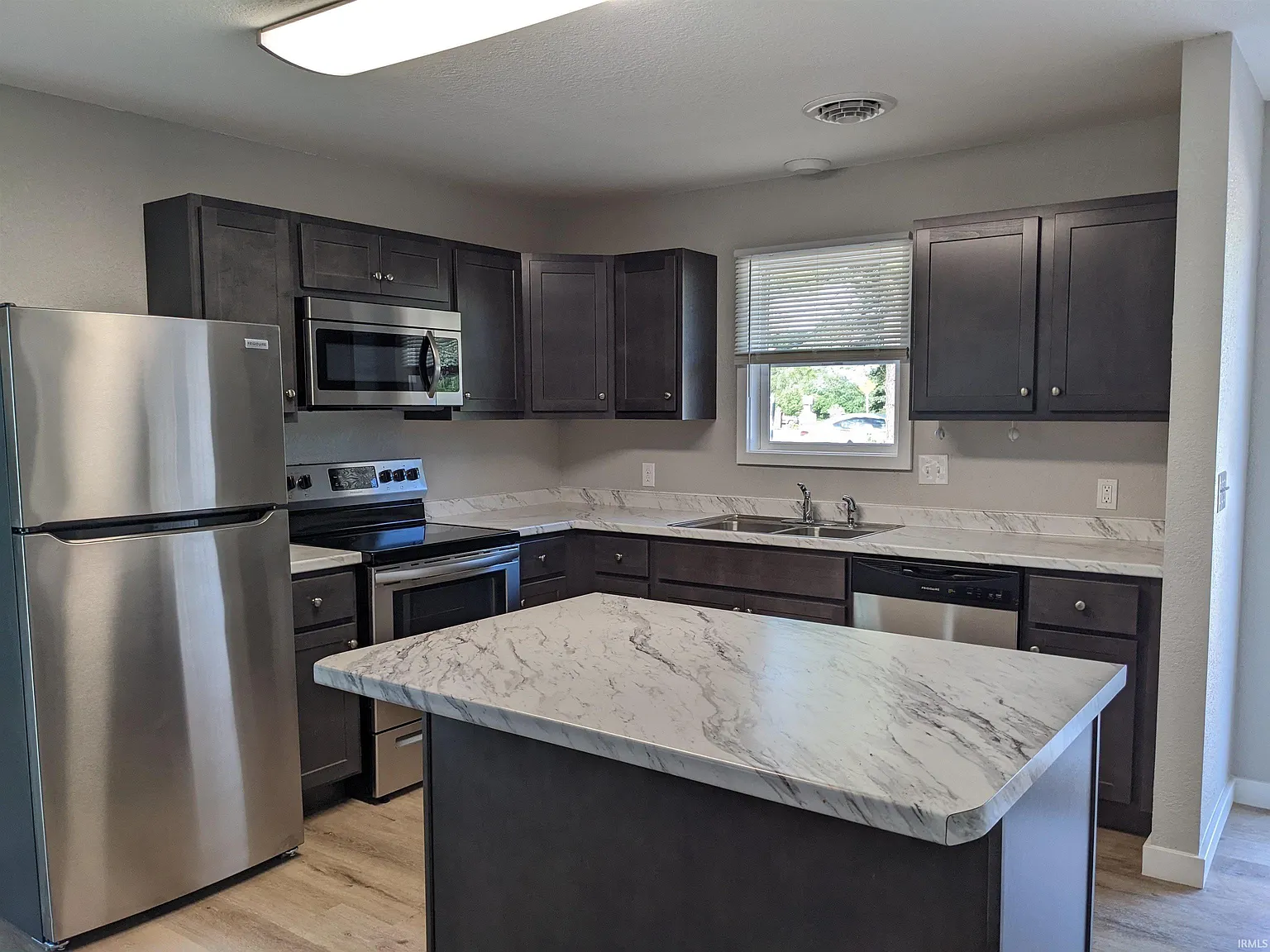 2 bed, 1.0 bath, 950 sqft, $1,175 — Photo 2