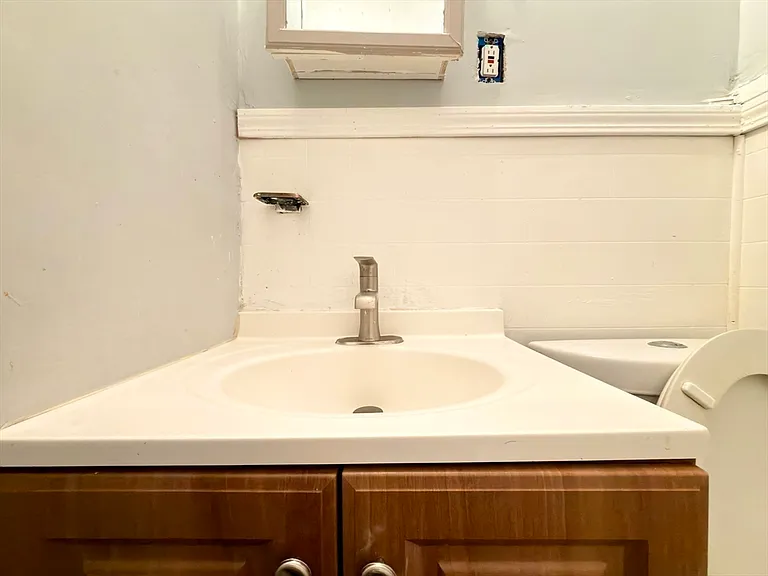 90 Vernon St #3 — Photo 31