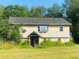 31 Hayfly Rd, Oswego, NY 13126