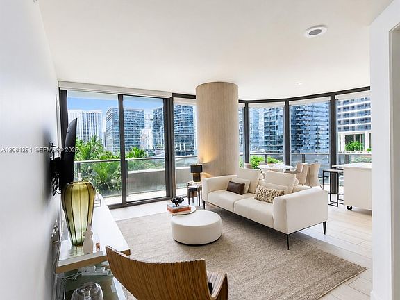 5th image of 55 SW 9th St APT 1001