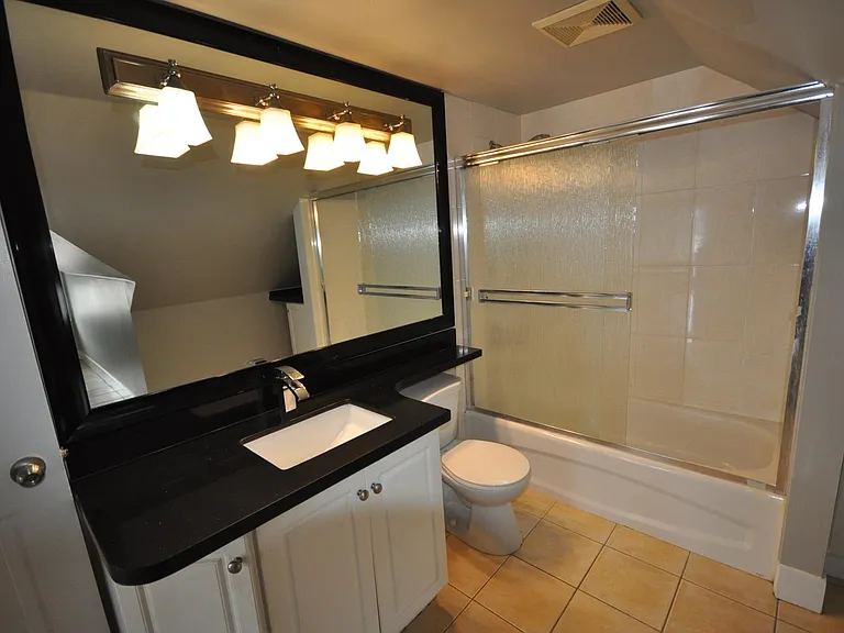 7505 Kingsway — Photo 3