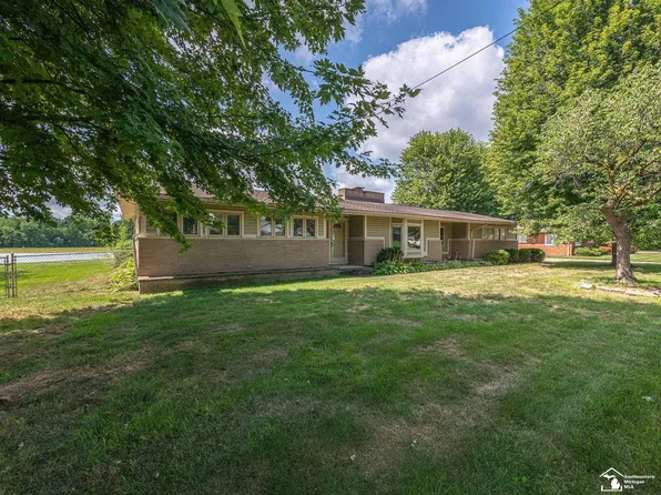 26995 James Ave, Flat Rock, MI 48134