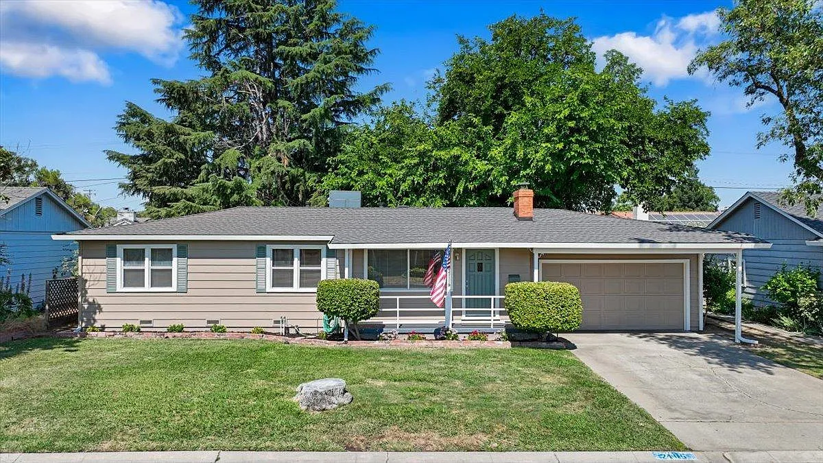 2105 Aloha Way photo 1