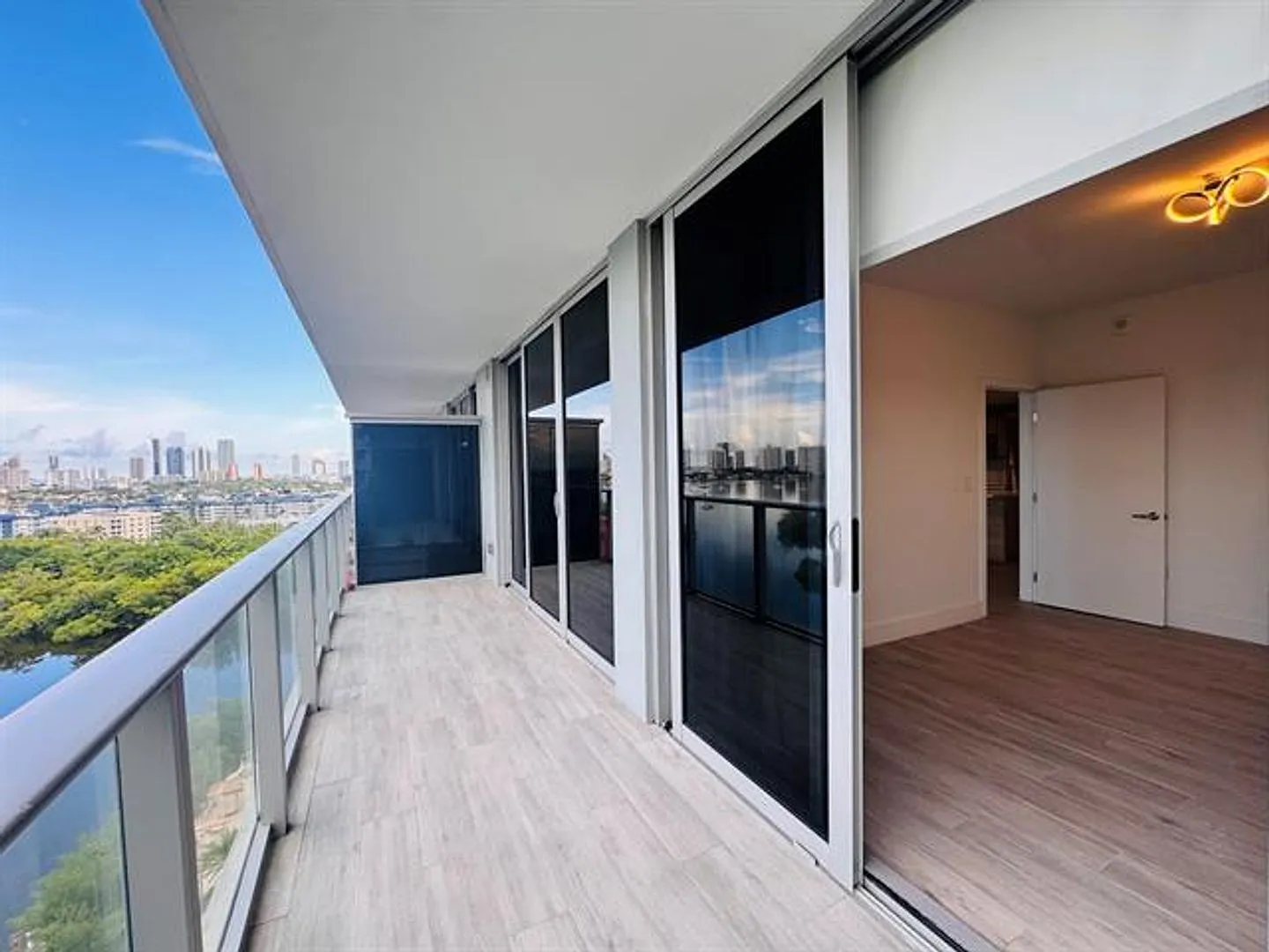 16385 Biscayne Blvd cu-1204, North Miami Beach, FL 33160 — Photo 3
