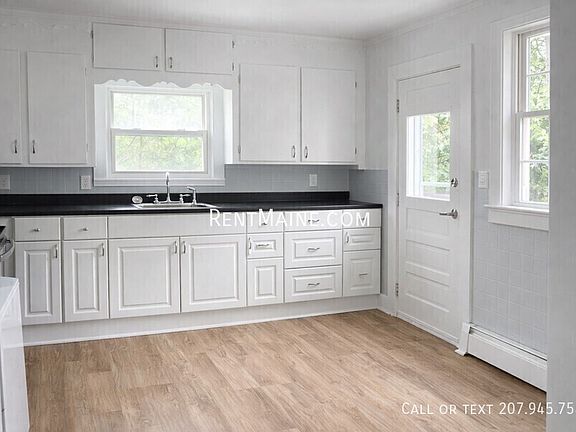 2nd image of 11 Somerset St #2
