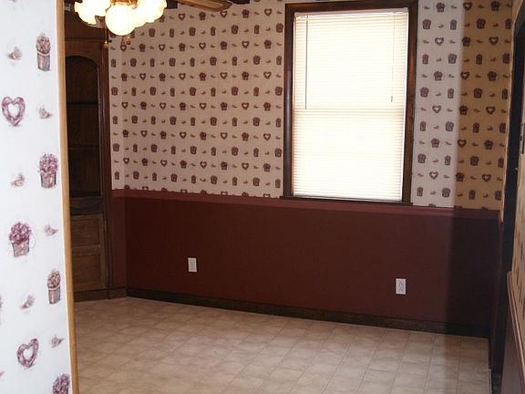 Large eat-in kitchen