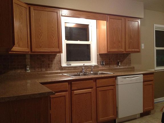 4th image of 411 Lynn Dr