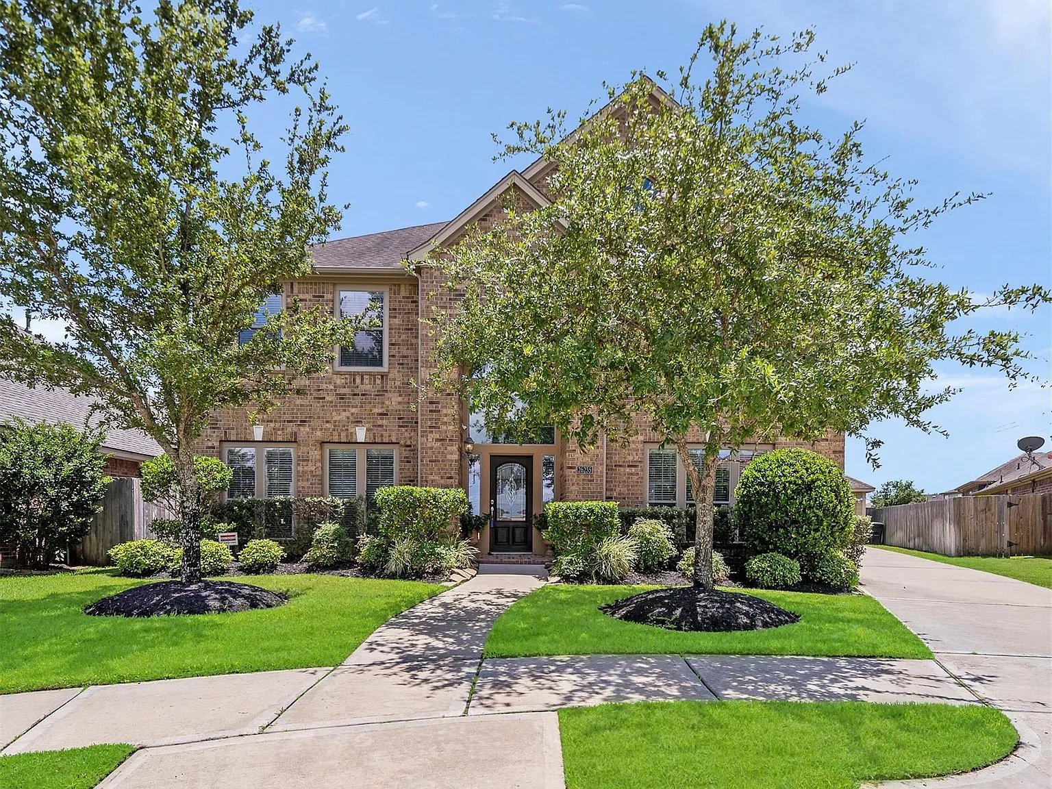 4 bed, 3.5 bath, 3501 sqft, $3,300 — Photo 2