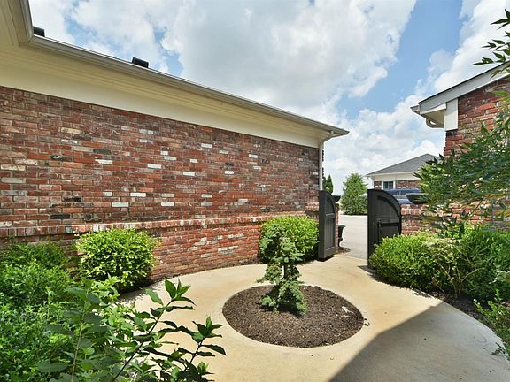 2nd image of 108 Brannon Gardens Dr