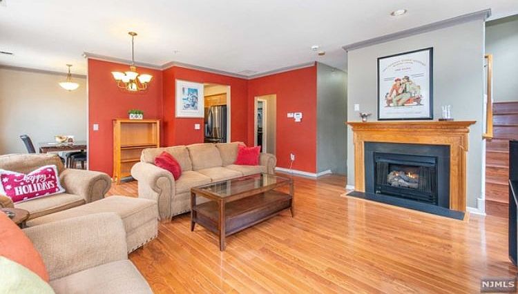 1st image of 182 Winchester Ct