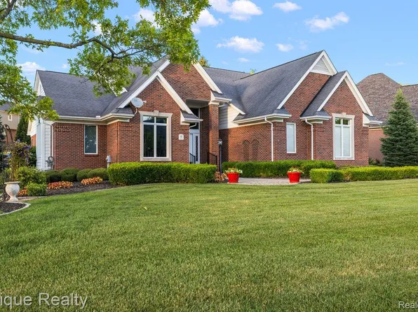 5675 Golf Pointe Dr, Clarkston, MI 48348