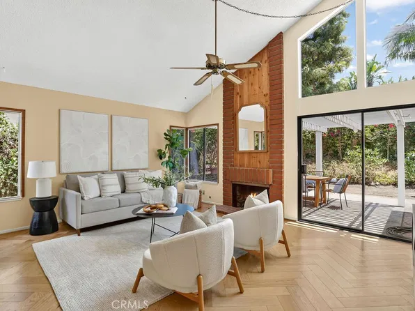 21 Glorieta W, Irvine, CA 92620