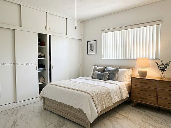 5th image of 1958 Monroe St APT 209