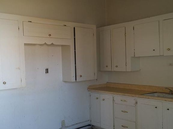4th image of 1106 S Lincoln St