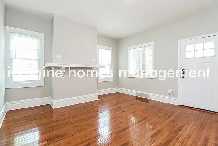 3 bed, 2.0 bath, 1440 sqft, $1,995 — Photo 2