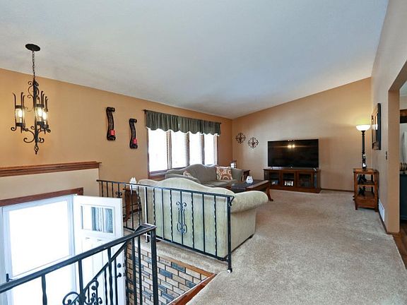 3rd image of 2804 Fernwood St