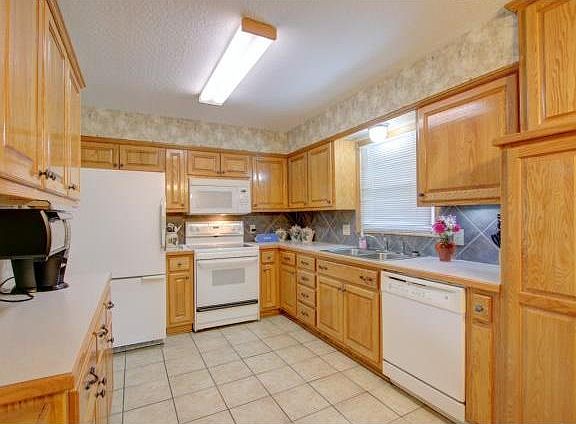 5th image of 15310 E 44th Ter S