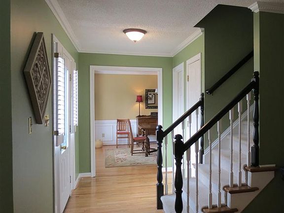 3rd image of 1125 Chestnut Hill Cir