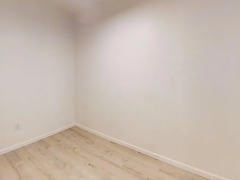 2bd/1ba Adu Apartment In Belmont Heights — Photo 14