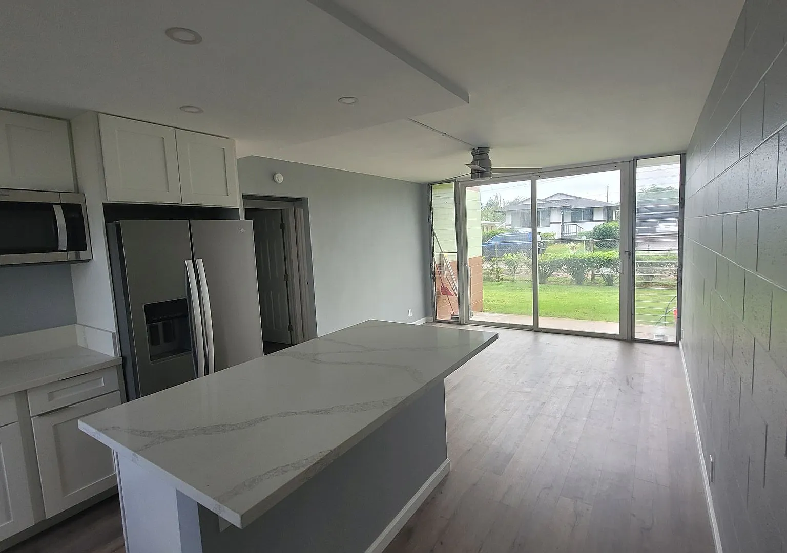 Recently Remodeled 2 Bedroom Ground Floor Apartment in "Lalawai Hale". — Photo 1