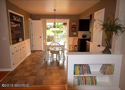 5th image of 1438 Edith Ave NE