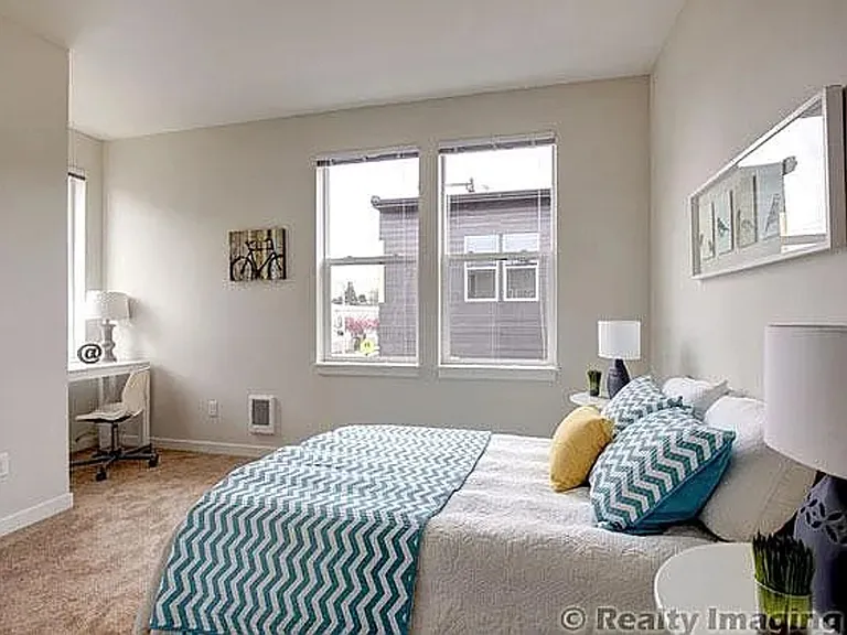 Axis PDX Apartments — Photo 6
